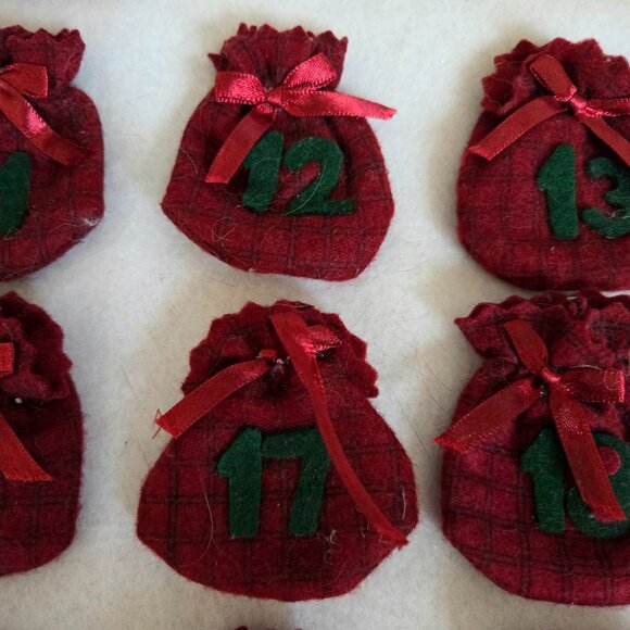 Fabric hand made Christmas wall advent count down calendar. - Picture 3 of 6